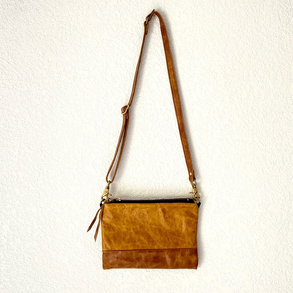 BRAND NEW Honey Brown Leather Cross Body or Shoulder Bag. Made in the USA.